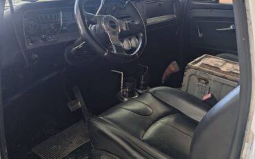 Chevrolet-1966-white-8