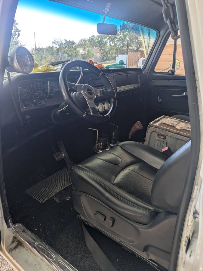 Chevrolet-1966-white-8