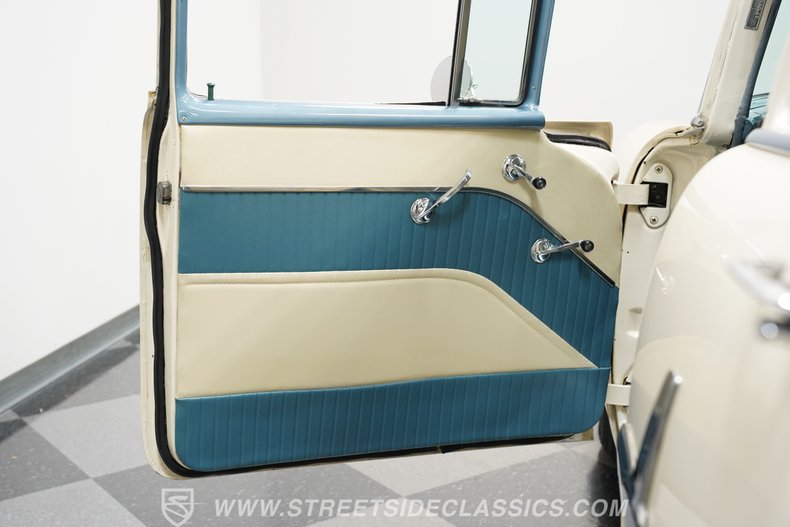 Chevrolet-210-1955-White-Blue-32