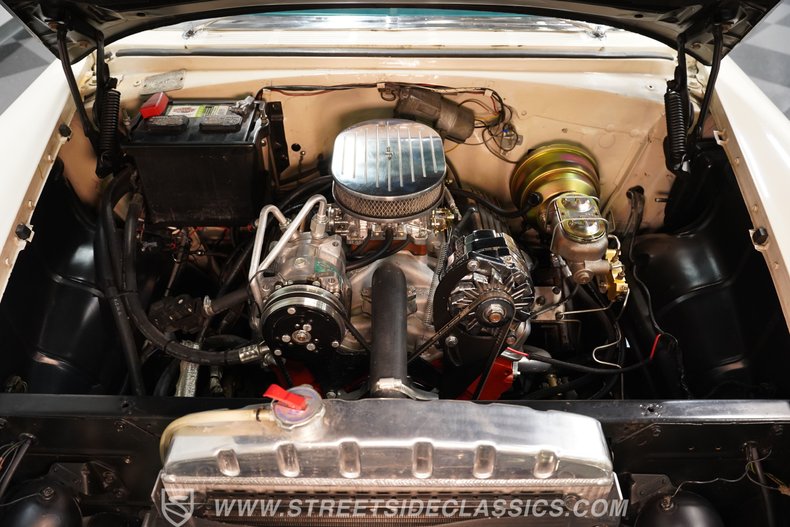 Chevrolet-210-1955-White-Blue-9