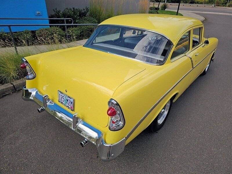 Chevrolet-210-post-1956-yellow-11