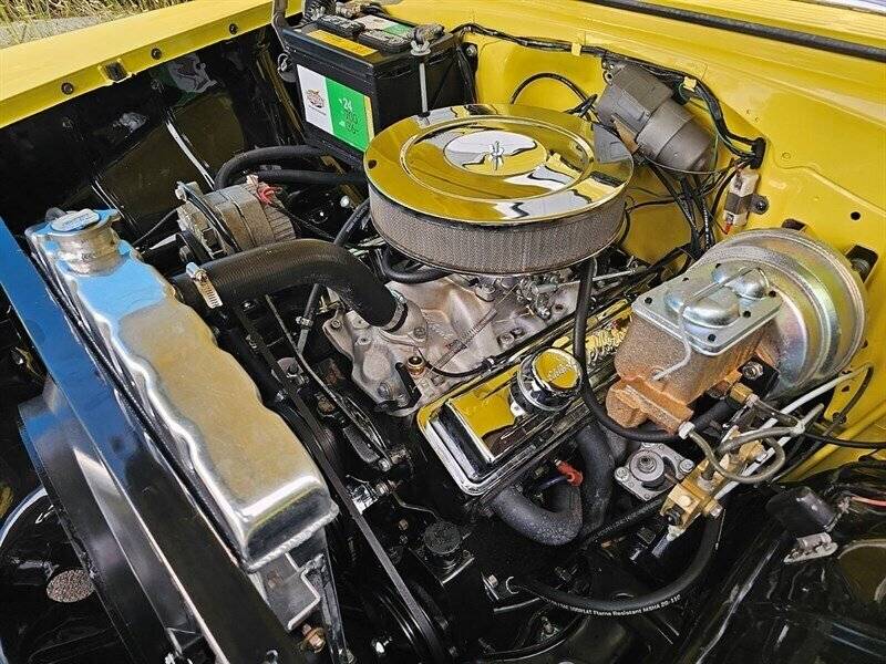 Chevrolet-210-post-1956-yellow-17