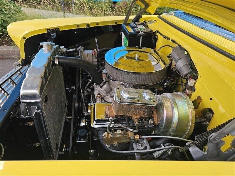 Chevrolet-210-post-1956-yellow-18