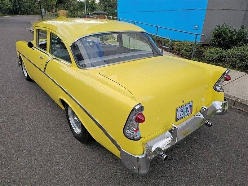 Chevrolet-210-post-1956-yellow-20