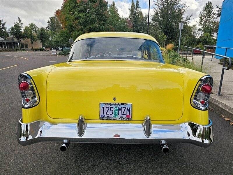 Chevrolet-210-post-1956-yellow-21