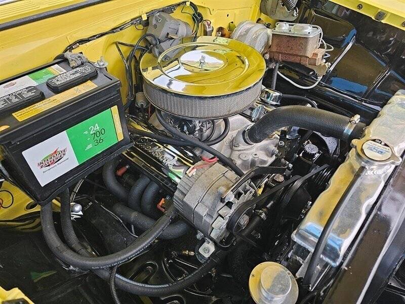 Chevrolet-210-post-1956-yellow-23