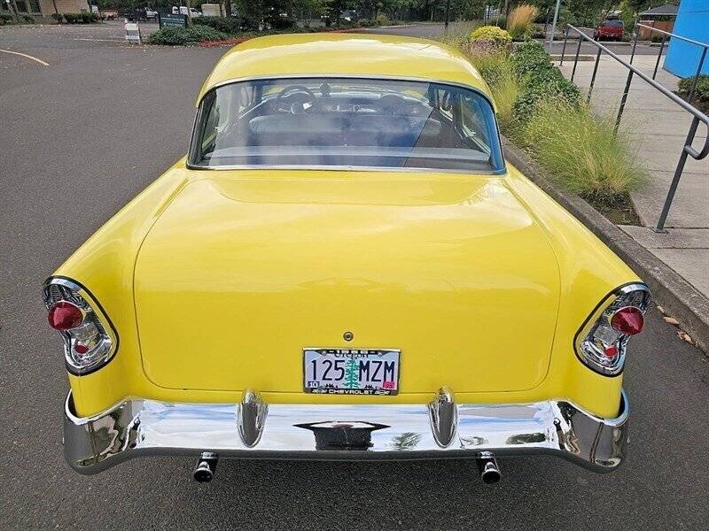 Chevrolet-210-post-1956-yellow-7
