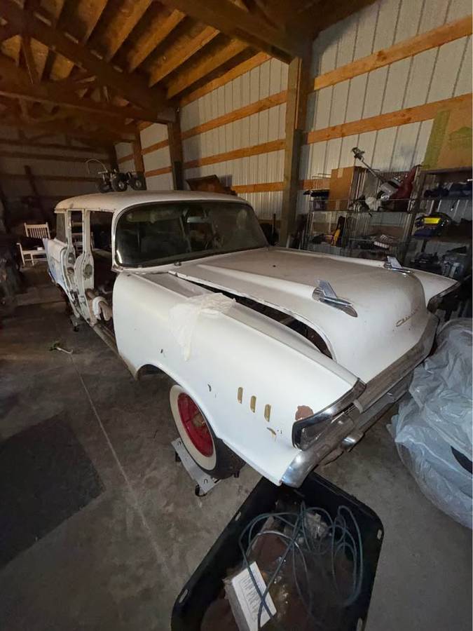 Chevrolet-210-wagon-1957-white-1