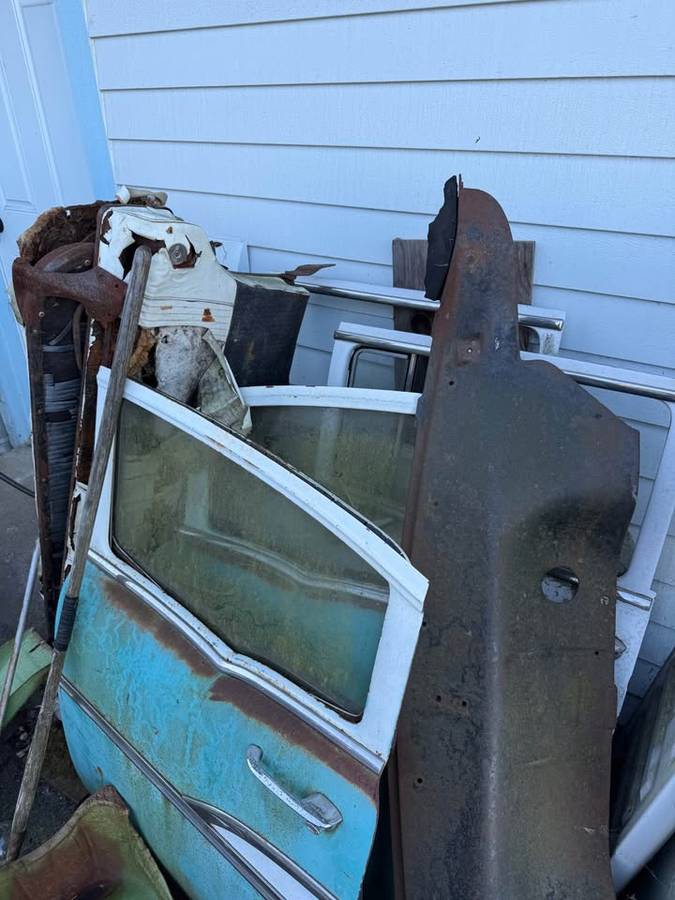 Chevrolet-210-wagon-1957-white-2