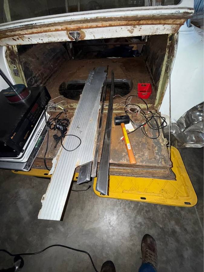 Chevrolet-210-wagon-1957-white-5