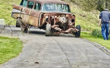 Chevrolet-210-wagon-1957-white-8
