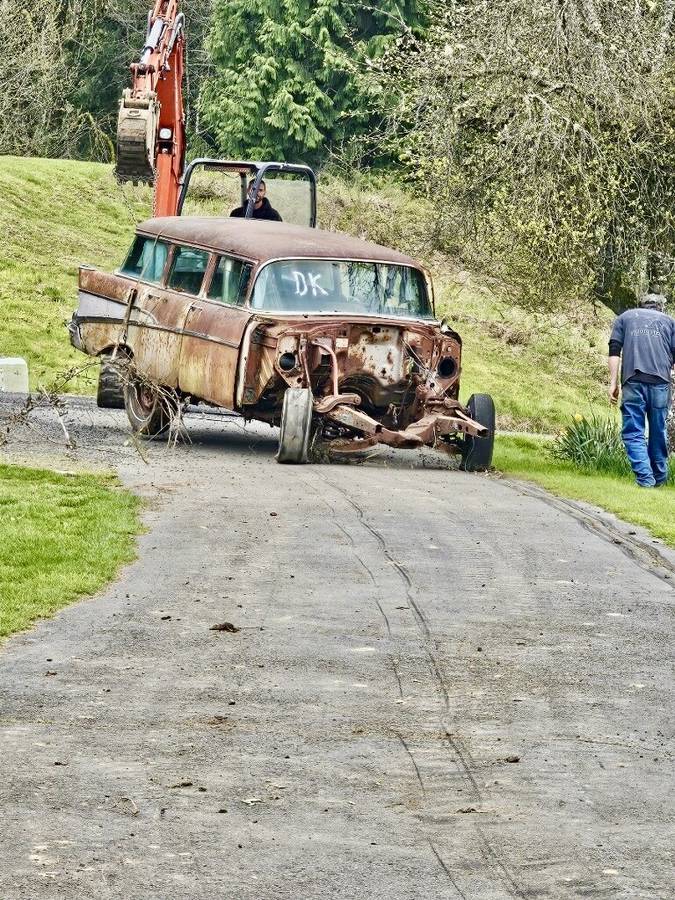 Chevrolet-210-wagon-1957-white-8