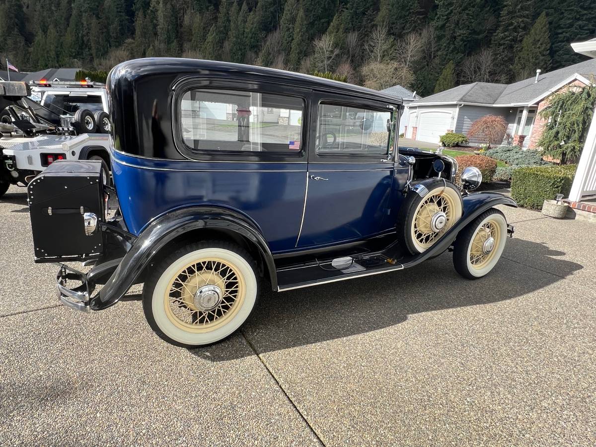 Chevrolet-2door-sedan-1931-blue-2