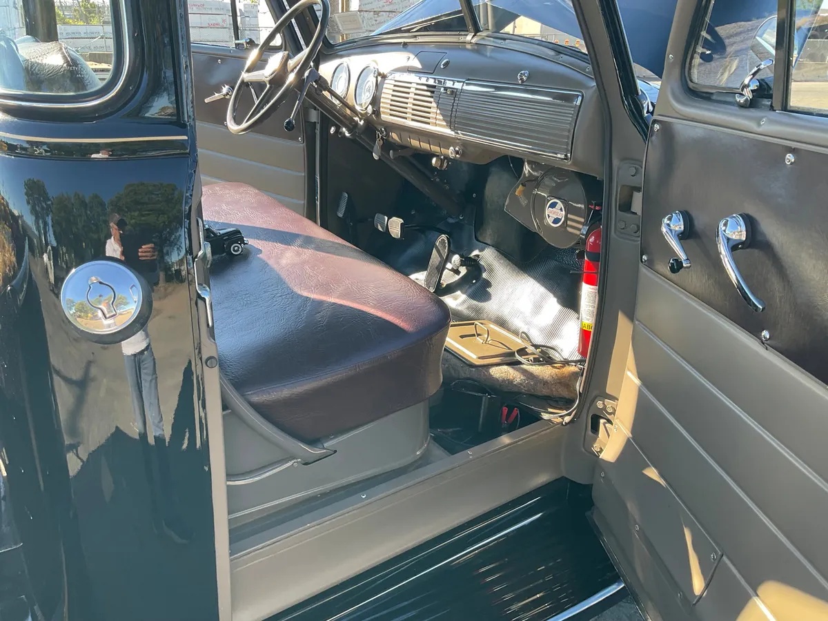 Chevrolet-3100-1953-Black-Tan-11