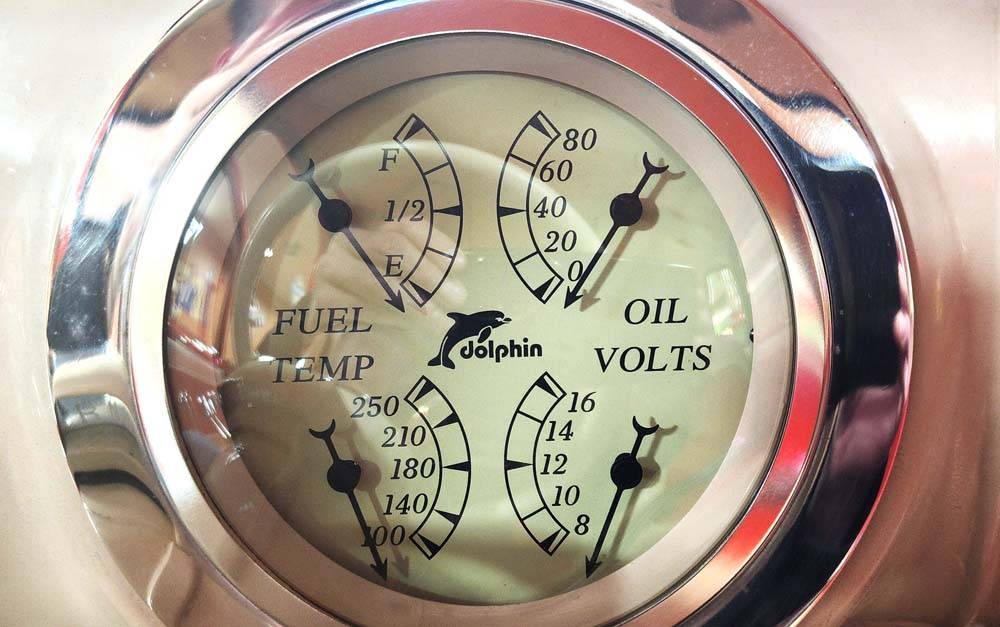 Chevrolet-3100-5-window-truck-1954-white-11