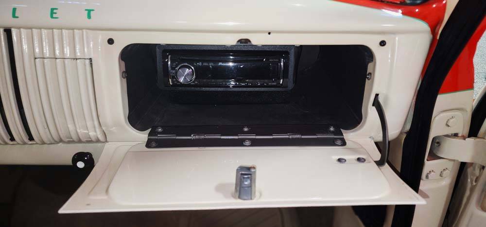 Chevrolet-3100-5-window-truck-1954-white-12