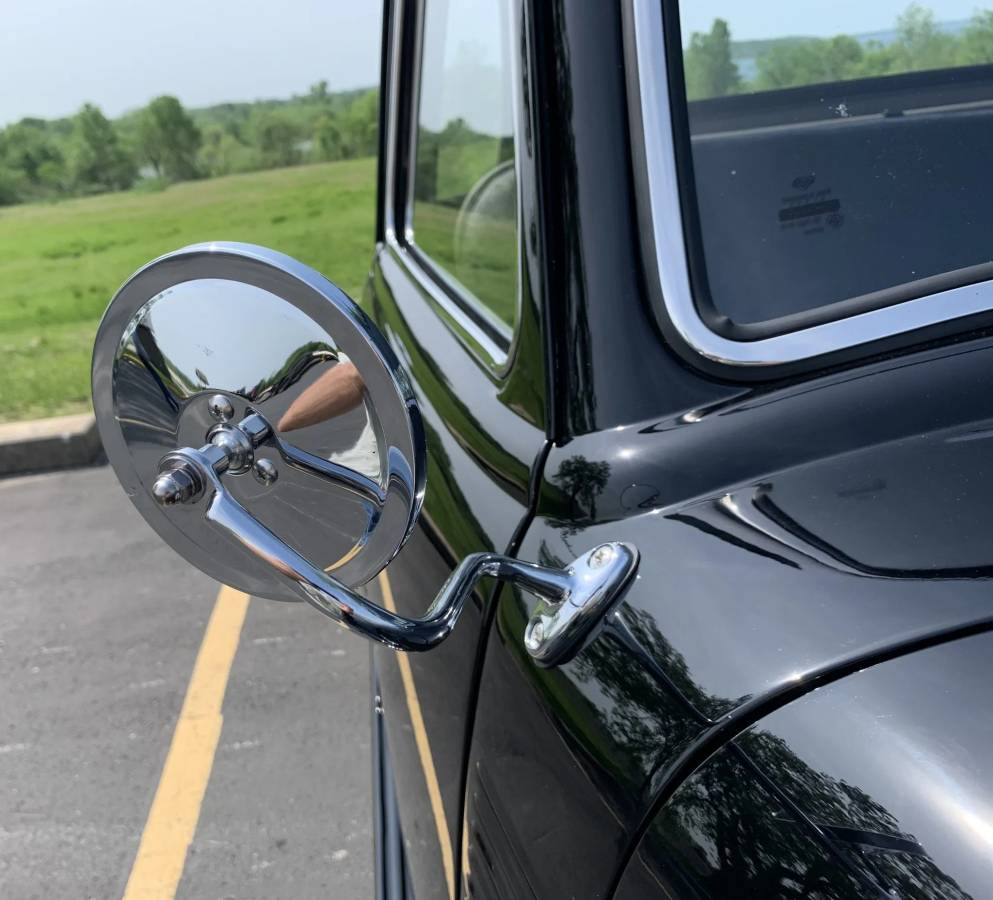 Chevrolet-3100-five-window-1950-black-10