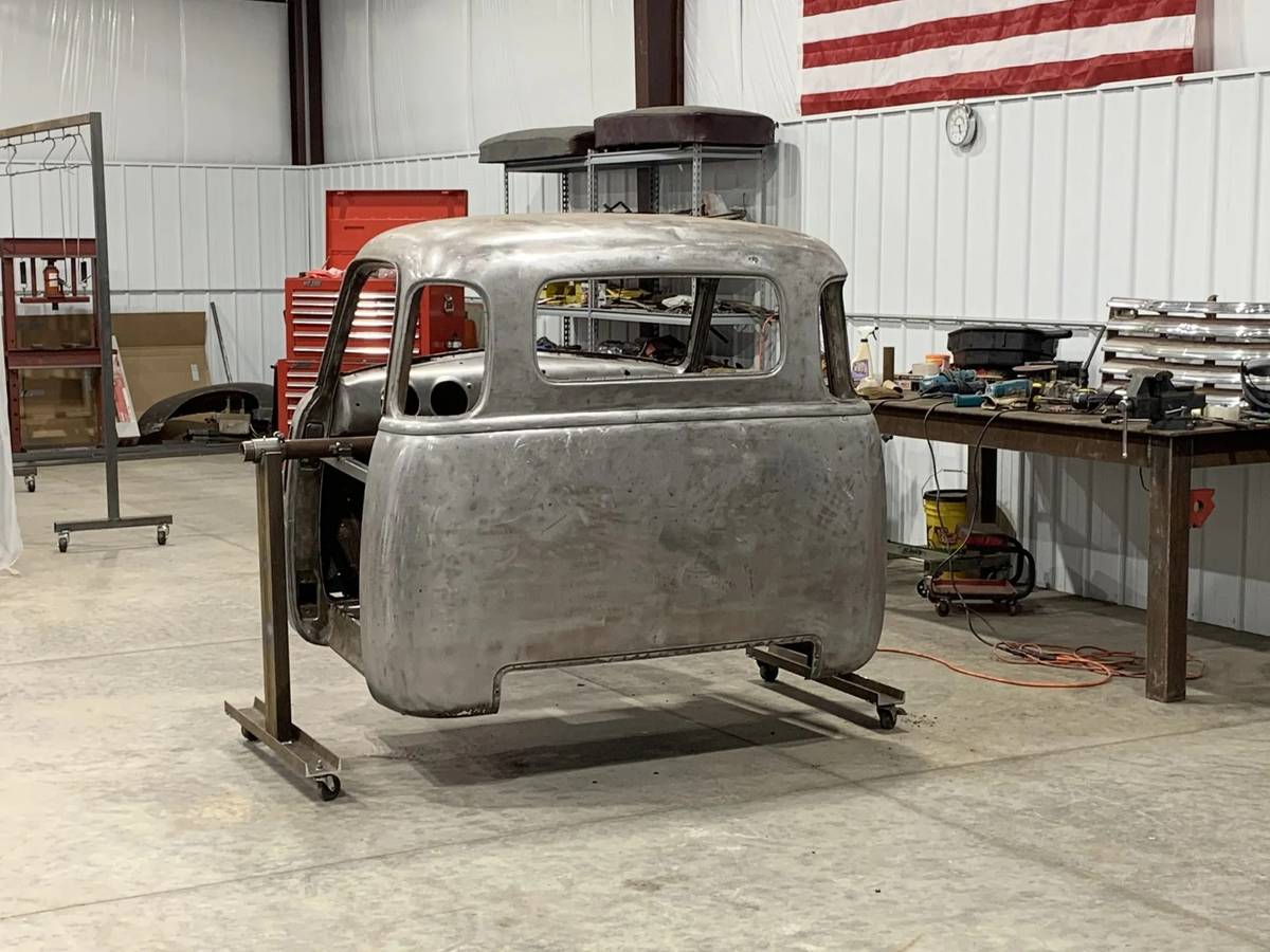 Chevrolet-3100-five-window-1950-black-12