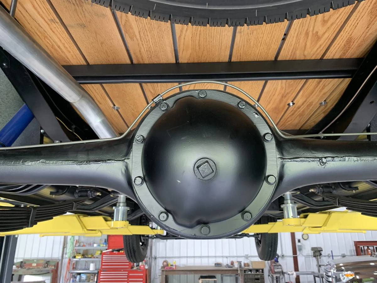 Chevrolet-3100-five-window-1950-black-13