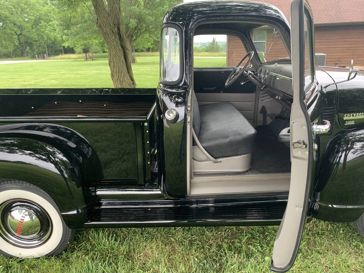 Chevrolet-3100-five-window-1950-black-5