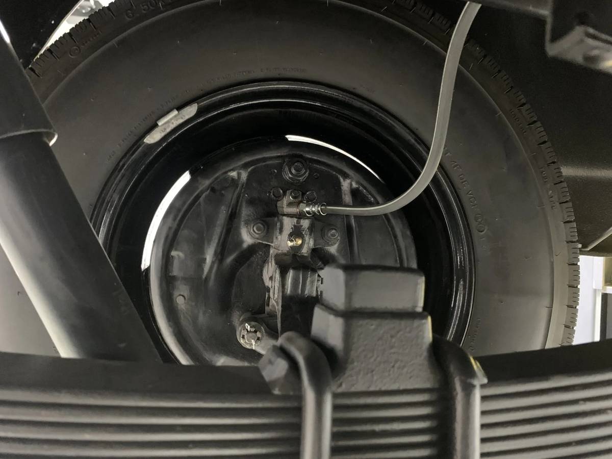 Chevrolet-3100-five-window-1950-black-7