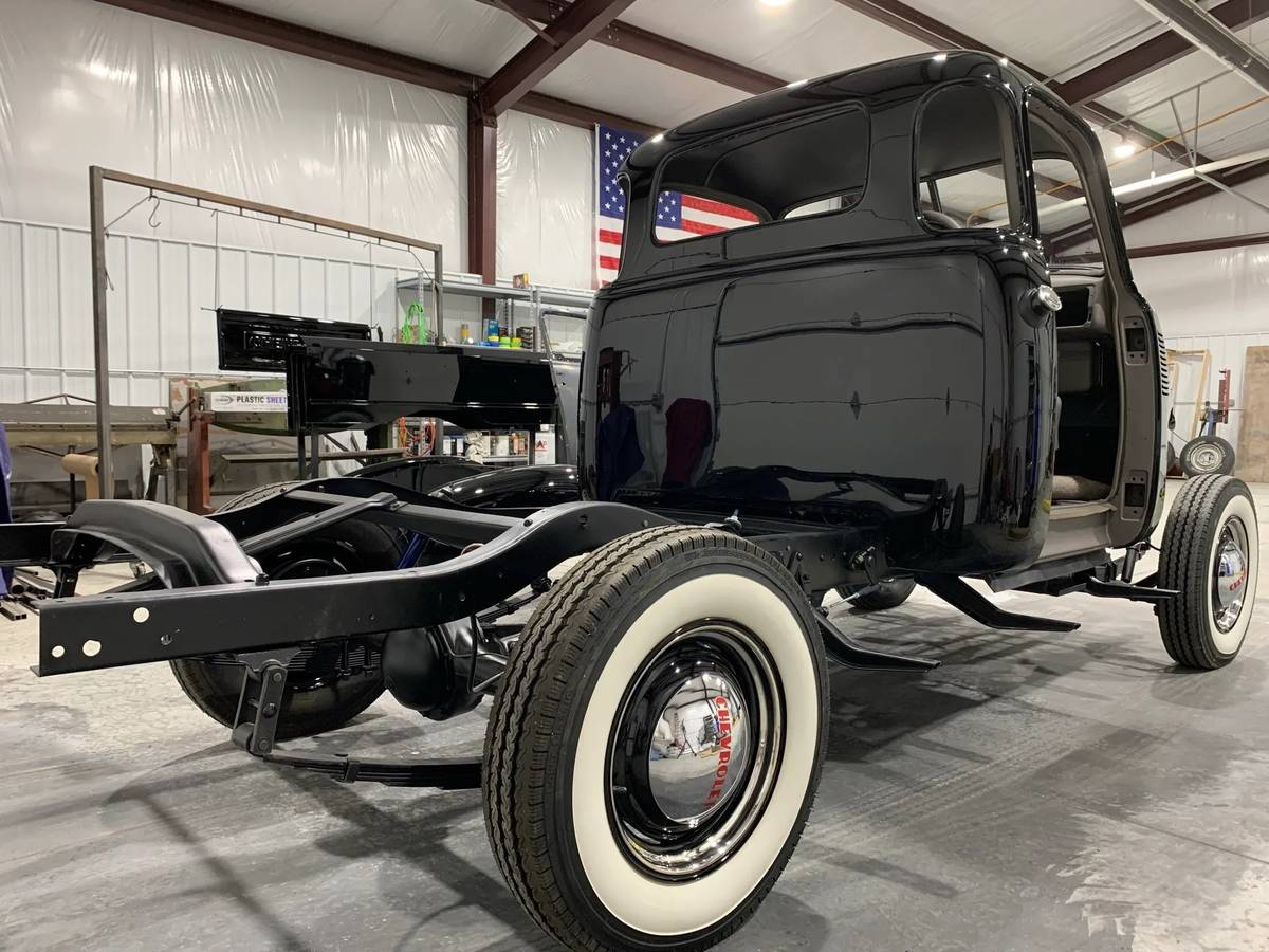 Chevrolet-3100-five-window-1950-black-8