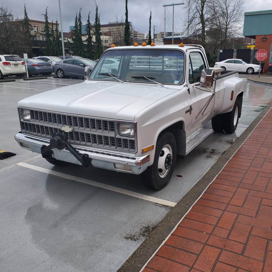 Chevrolet-3500-1982-white-4