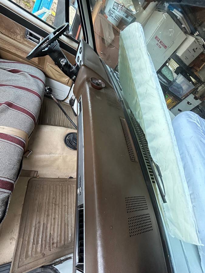 Chevrolet-3500-1982-white-7