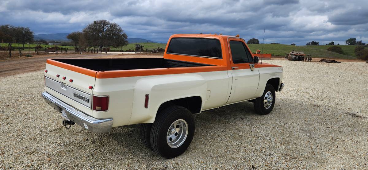 Chevrolet-3500-dually-pickup-1989-orange-1