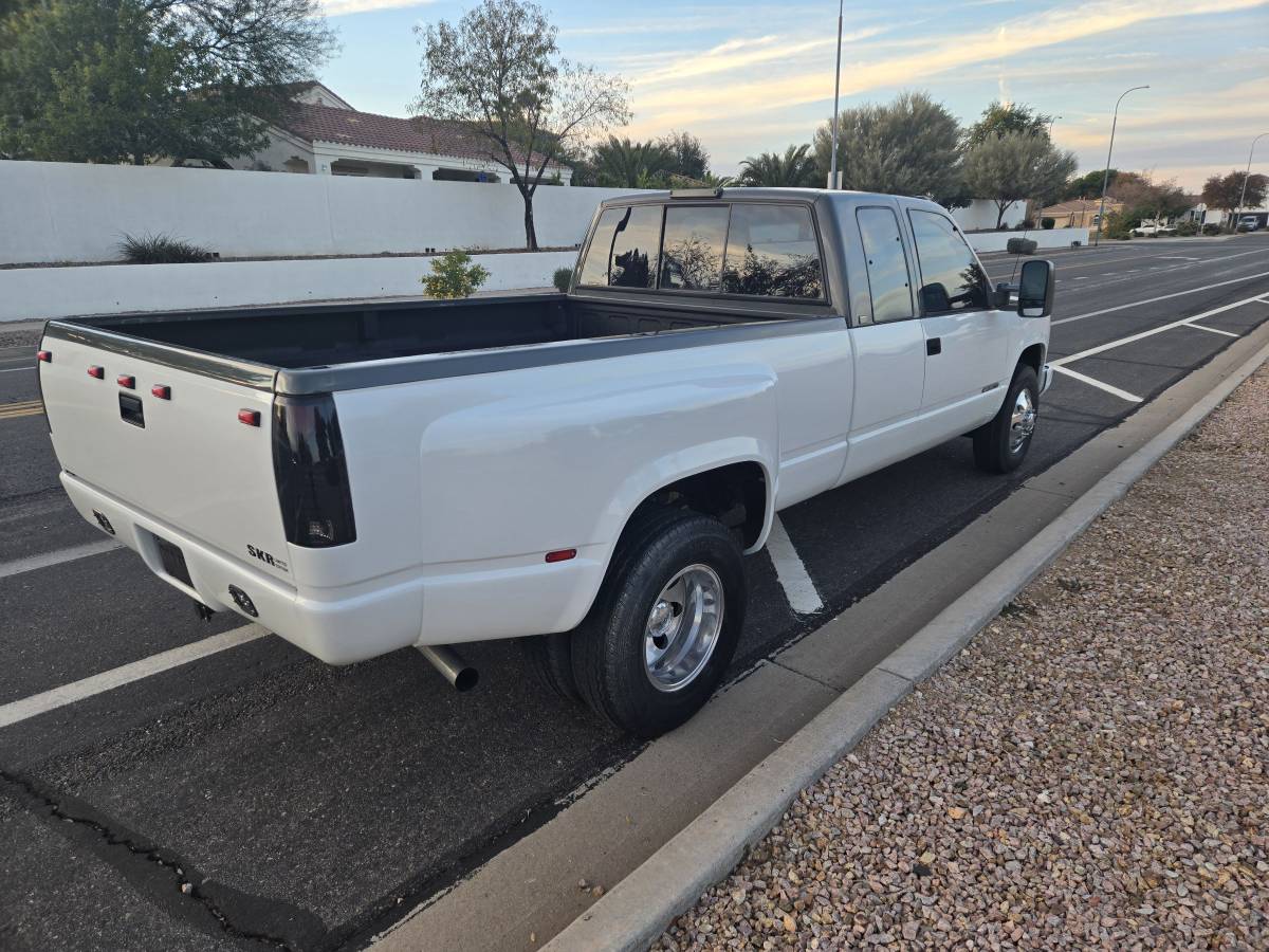 Chevrolet-3500-silverado-dually-diesel-1993-white-1