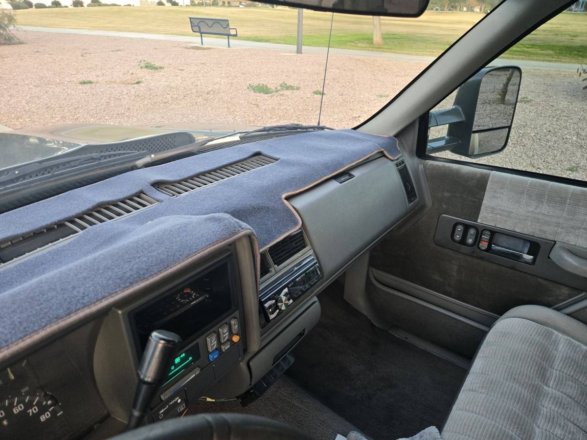 Chevrolet-3500-silverado-dually-diesel-1993-white-21