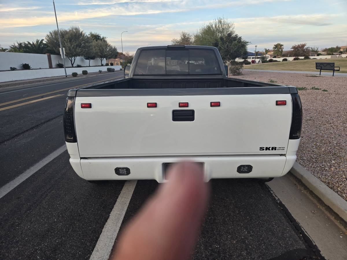 Chevrolet-3500-silverado-dually-diesel-1993-white-28