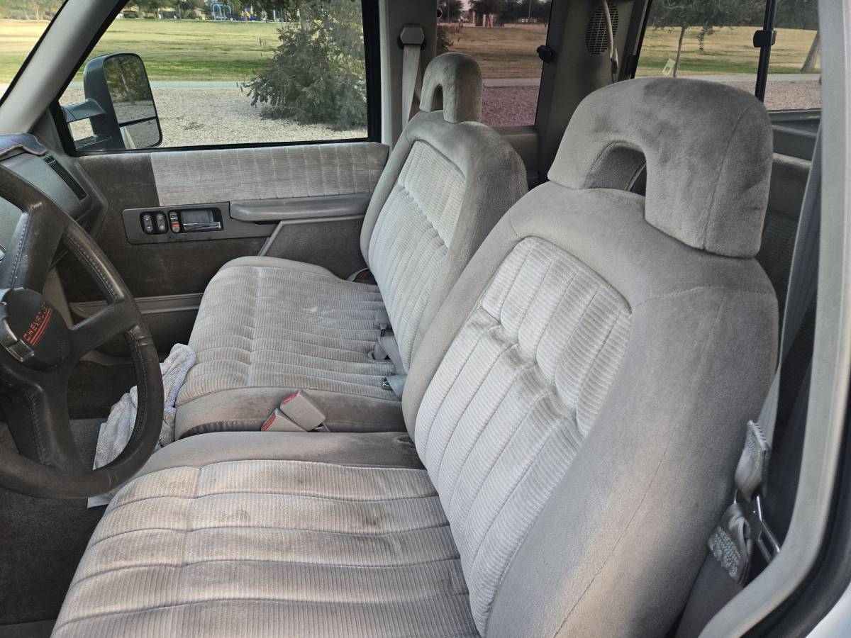 Chevrolet-3500-silverado-dually-diesel-1993-white-38