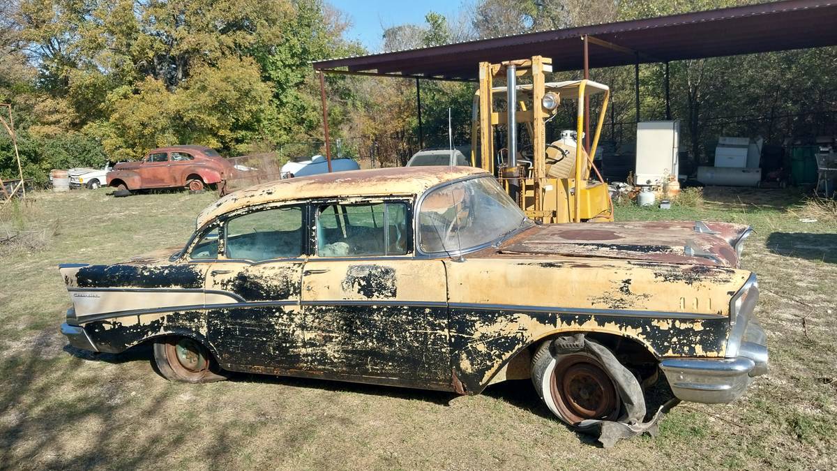 Chevrolet-4dr-1957-black-1