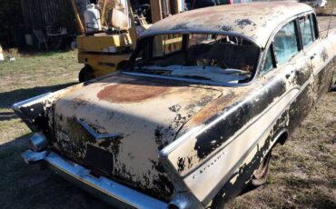 Chevrolet-4dr-1957-black-3