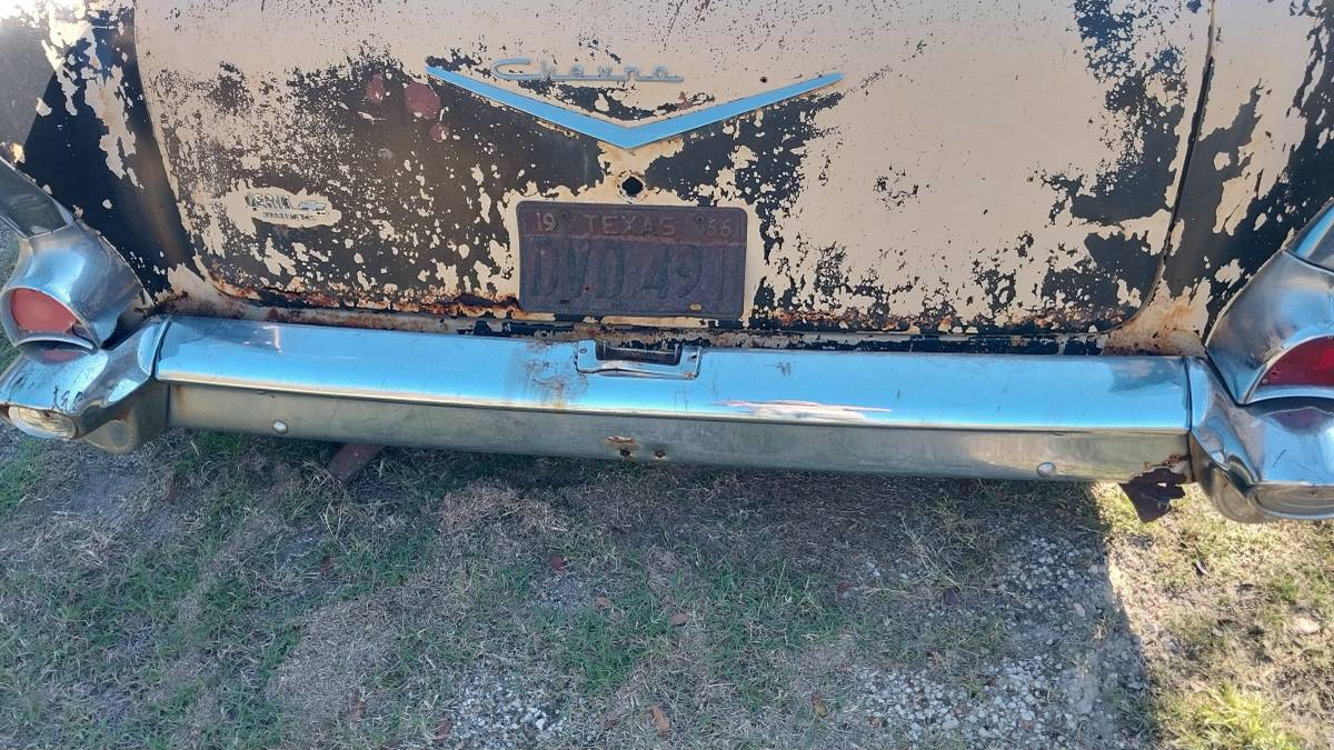 Chevrolet-4dr-1957-black-4