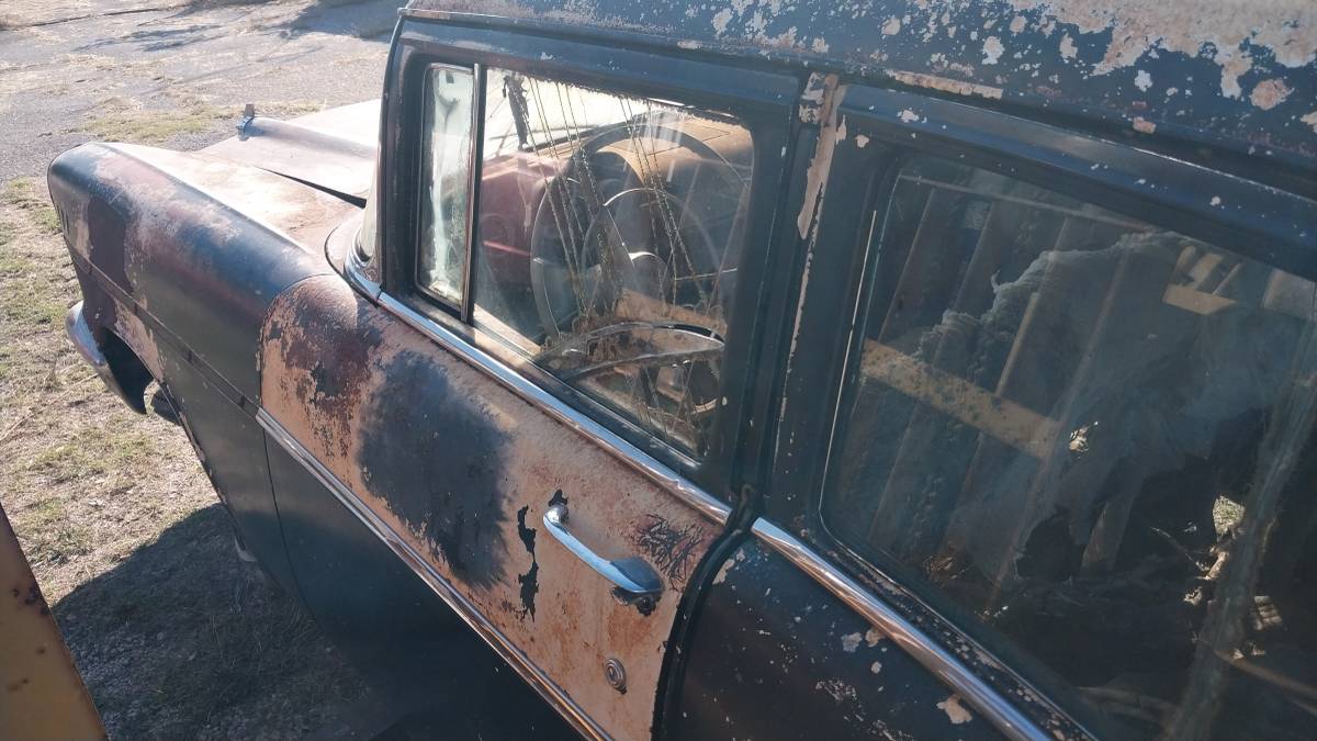 Chevrolet-4dr-1957-black-6