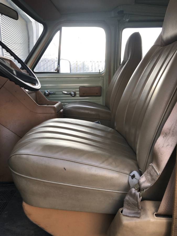 Chevrolet-4x4-van-1979-green-2