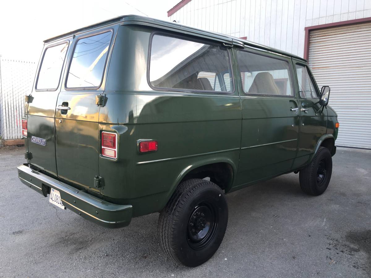 Chevrolet-4x4-van-1979-green-3