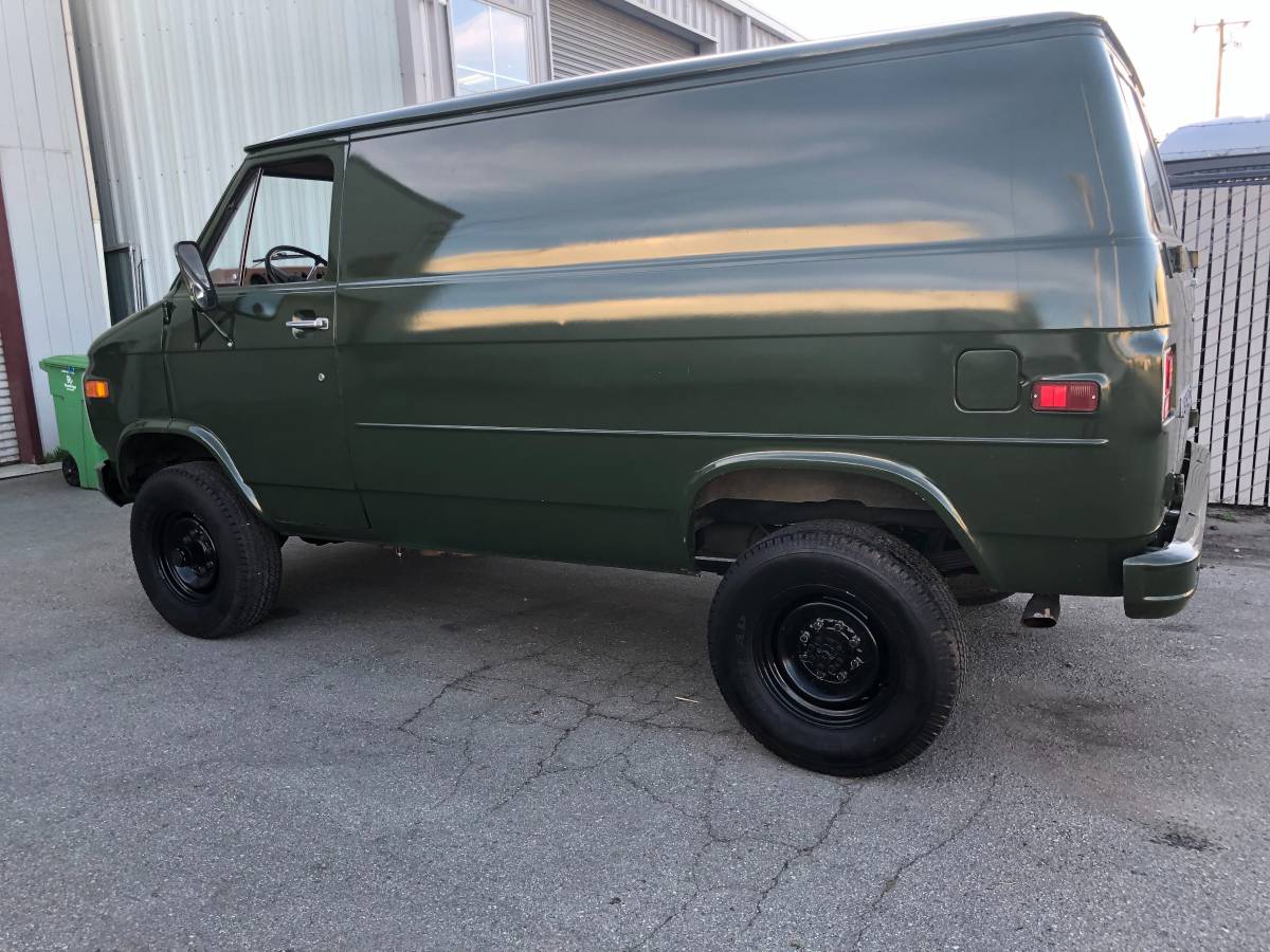 Chevrolet-4x4-van-1979-green-4