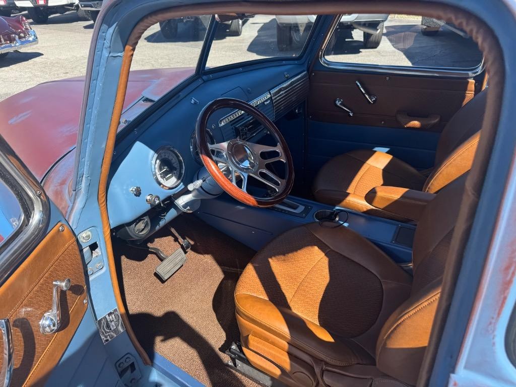 Chevrolet-5-window-pick-up-custom-chassis-built-5.3-LS-vintage-1949-Pick-up-2