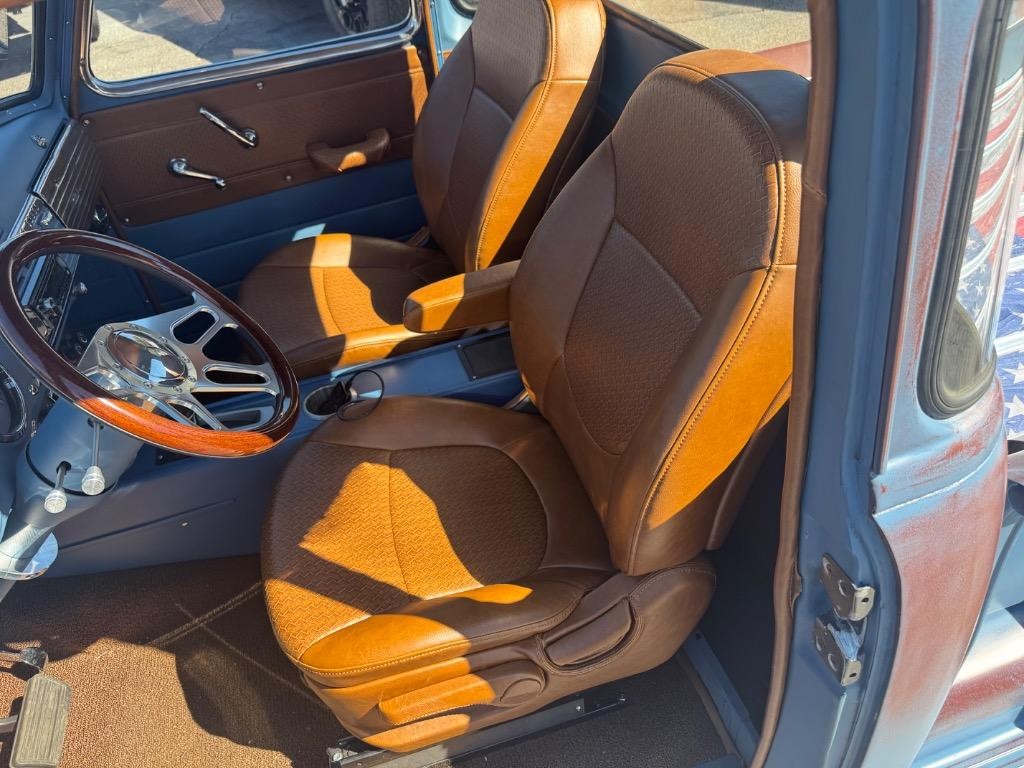 Chevrolet-5-window-pick-up-custom-chassis-built-5.3-LS-vintage-1949-Pick-up-3