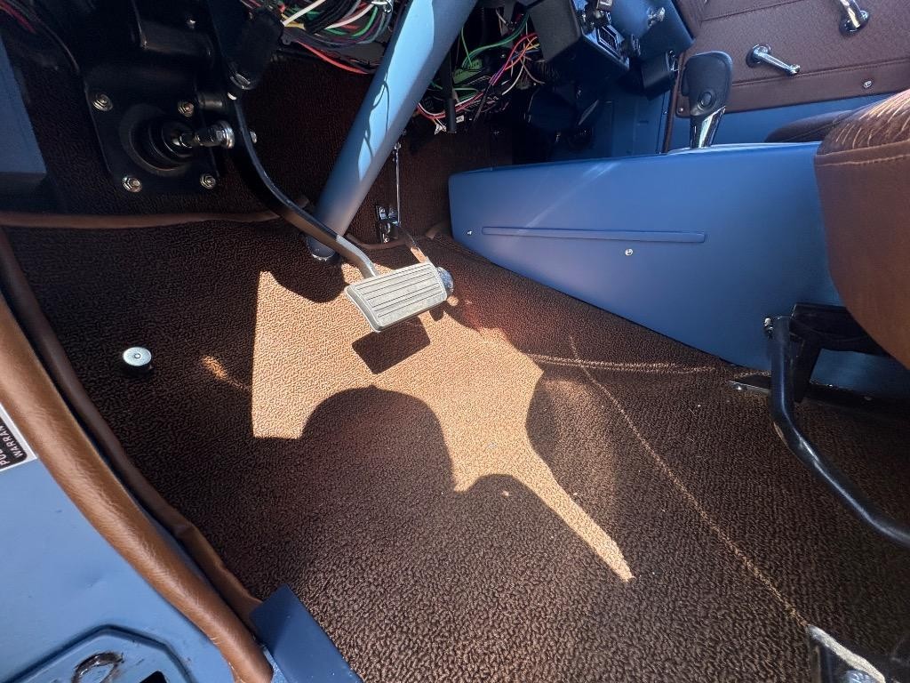 Chevrolet-5-window-pick-up-custom-chassis-built-5.3-LS-vintage-1949-Pick-up-36