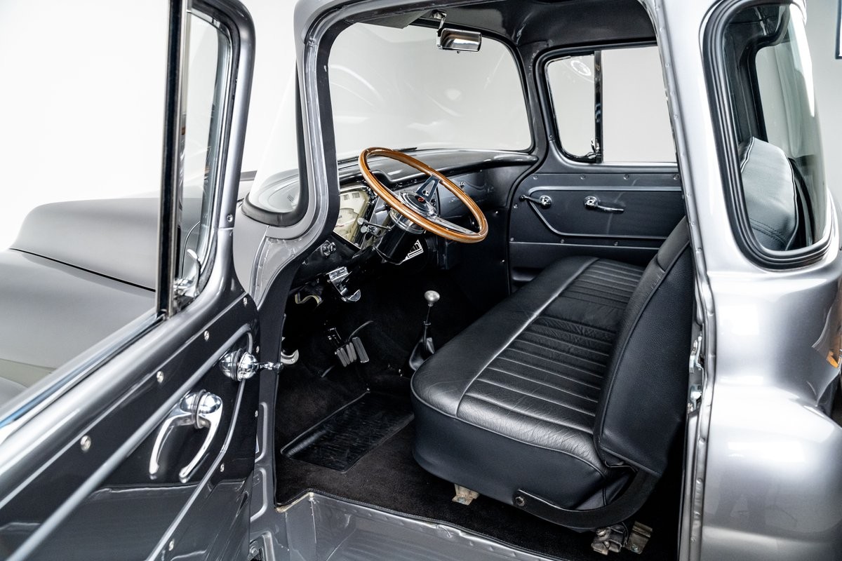 Chevrolet-Apache-1958-Pickup-Truck-2