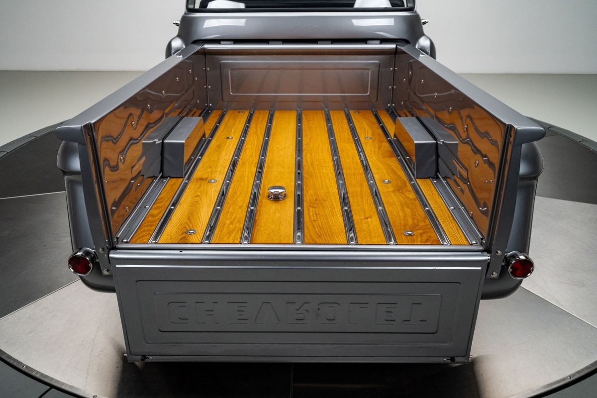 Chevrolet-Apache-1958-Pickup-Truck-35