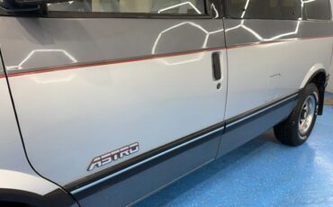 Chevrolet-Astro-1990-Standard-Cargo-Van-13