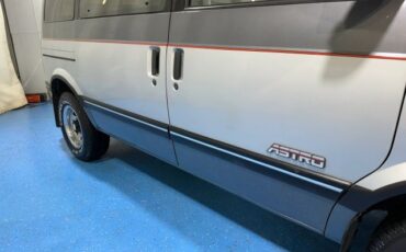 Chevrolet-Astro-1990-Standard-Cargo-Van-16