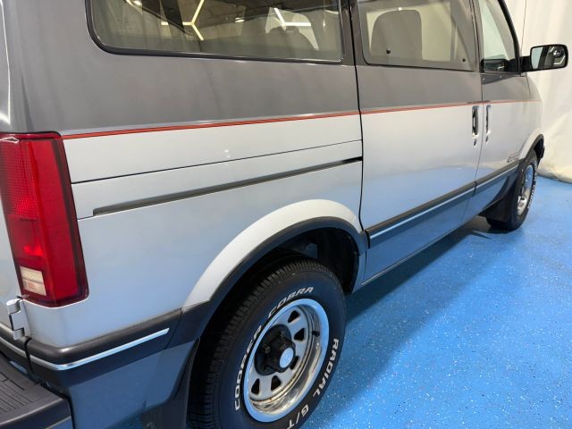 Chevrolet-Astro-1990-Standard-Cargo-Van-18