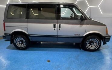 Chevrolet-Astro-1990-Standard-Cargo-Van-2
