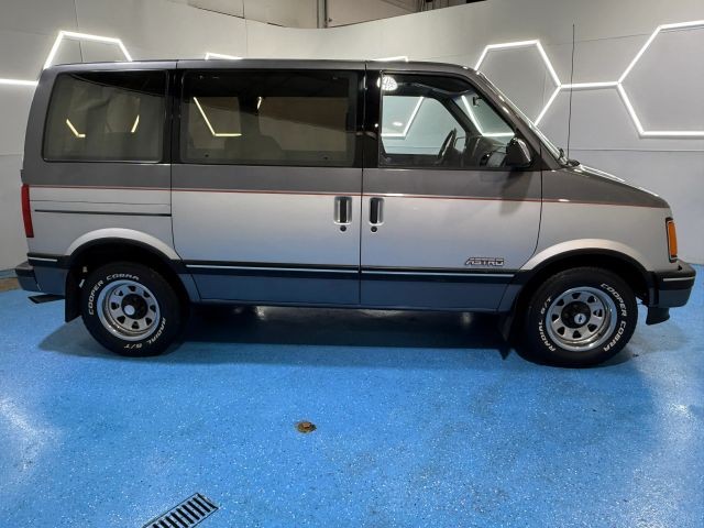 Chevrolet-Astro-1990-Standard-Cargo-Van-2